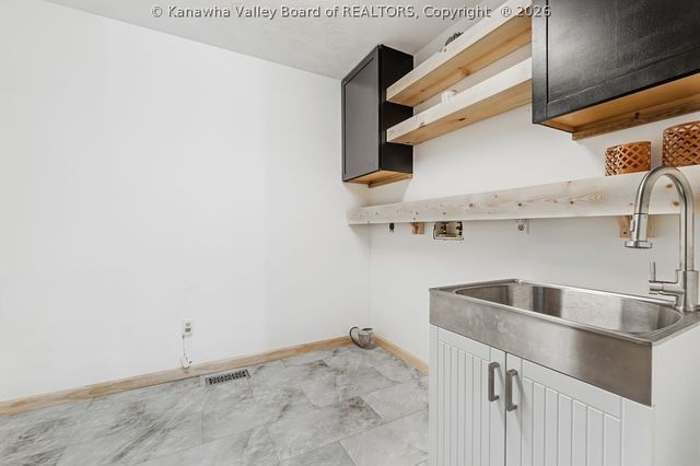 2 Hampton Drive, Winfield, WV 25213