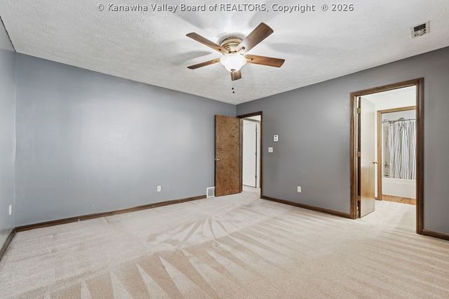 2 Hampton Drive, Winfield, WV 25213