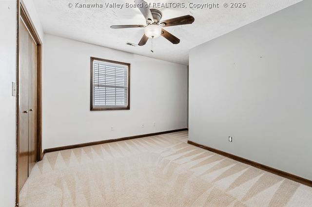 2 Hampton Drive, Winfield, WV 25213