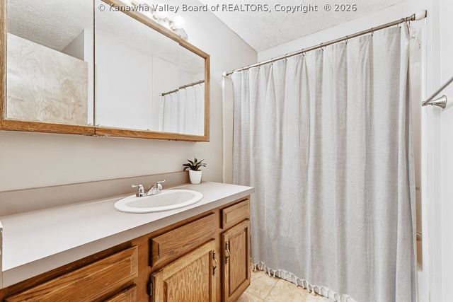 2 Hampton Drive, Winfield, WV 25213