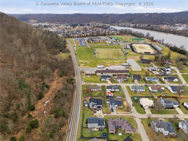 2 Hampton Drive, Winfield, WV 25213