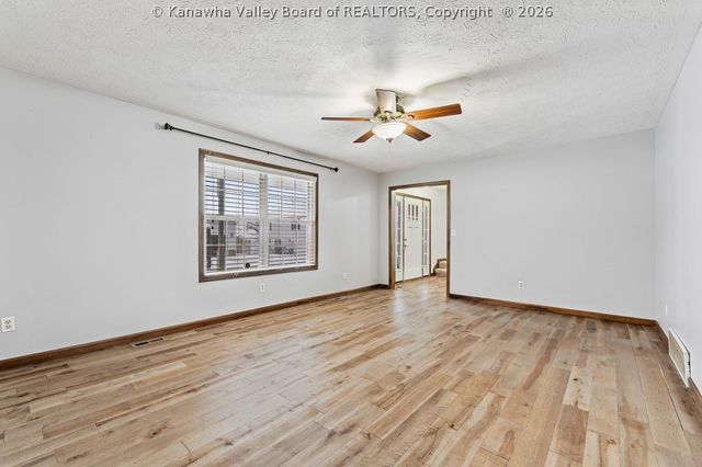 2 Hampton Drive, Winfield, WV 25213