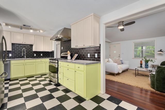 1716 W Saint Johns Ave, Austin, TX 78757