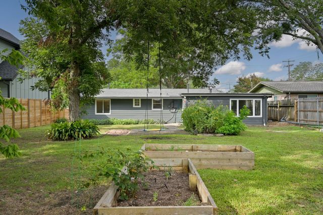 1716 W Saint Johns Ave, Austin, TX 78757