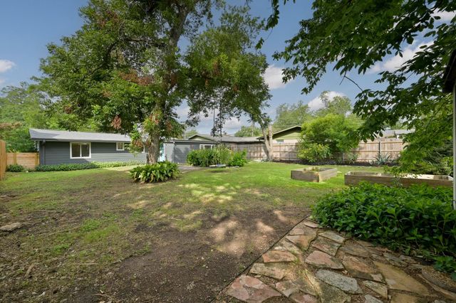 1716 W Saint Johns Ave, Austin, TX 78757