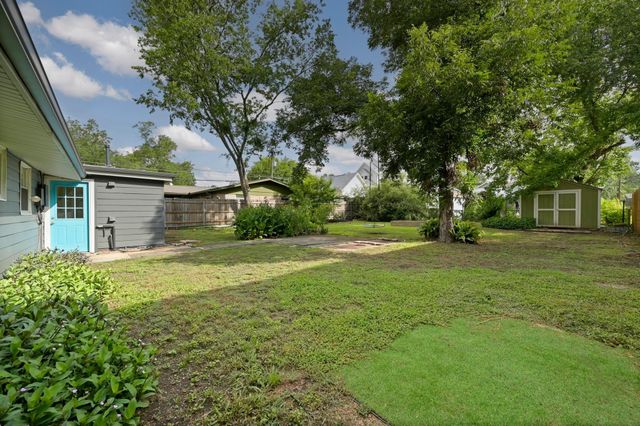 1716 W Saint Johns Ave, Austin, TX 78757