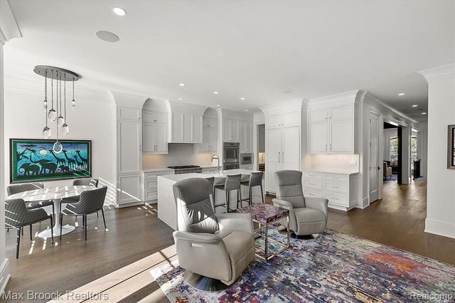 625 W Brown Street, Birmingham, MI 48009