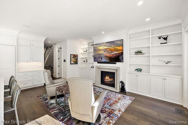 625 W Brown Street, Birmingham, MI 48009