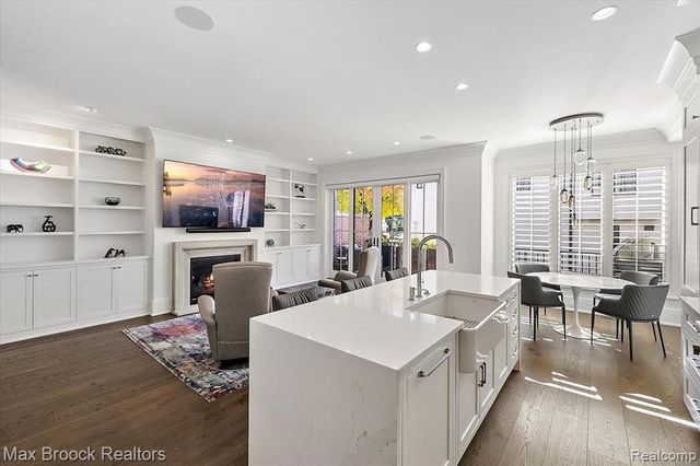 625 W Brown Street, Birmingham, MI 48009