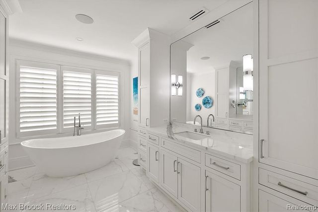 625 W Brown Street, Birmingham, MI 48009