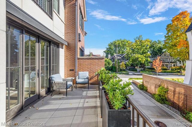 625 W Brown Street, Birmingham, MI 48009