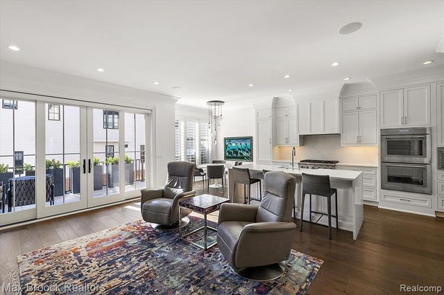 625 W Brown Street, Birmingham, MI 48009