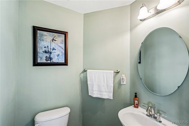 2466 King Fisher Lane, Wheatfield, NY 14304