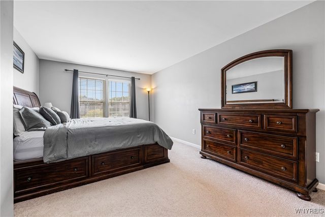 2466 King Fisher Lane, Wheatfield, NY 14304