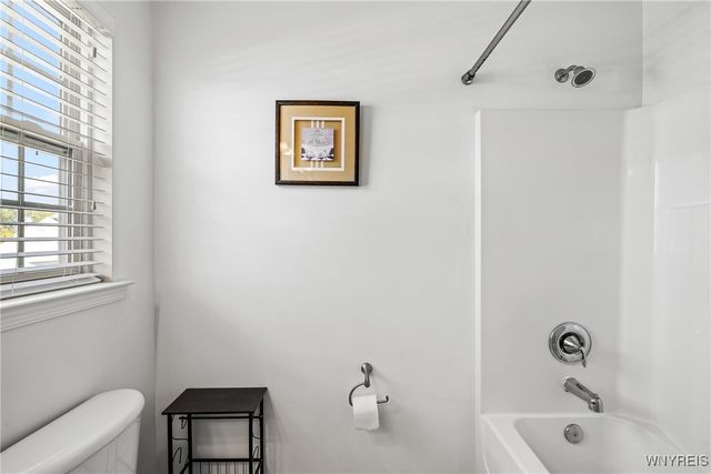 2466 King Fisher Lane, Wheatfield, NY 14304