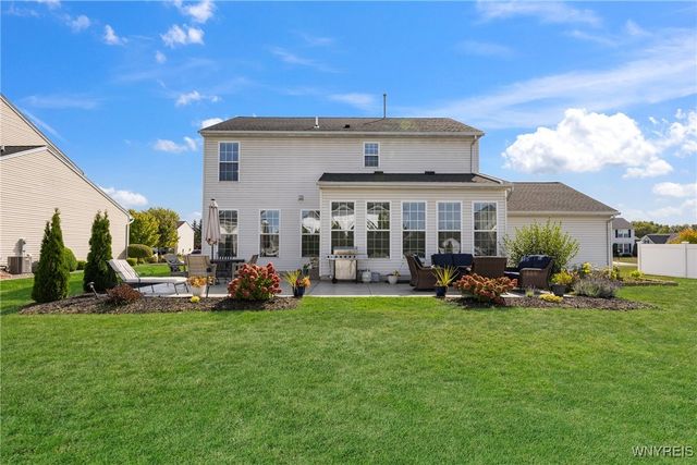 2466 King Fisher Lane, Wheatfield, NY 14304