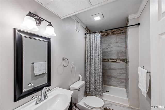 2466 King Fisher Lane, Wheatfield, NY 14304