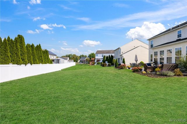 2466 King Fisher Lane, Wheatfield, NY 14304