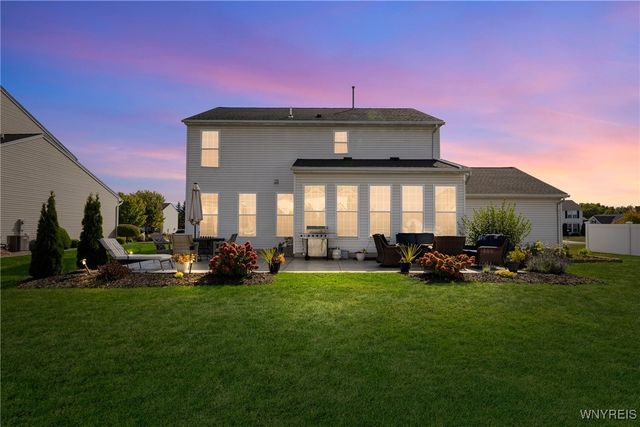 2466 King Fisher Lane, Wheatfield, NY 14304