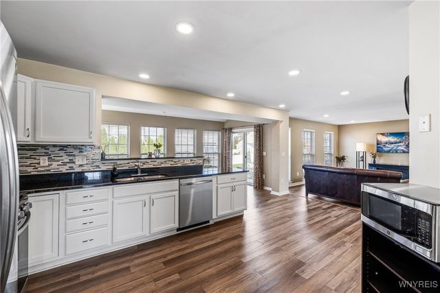 2466 King Fisher Lane, Wheatfield, NY 14304