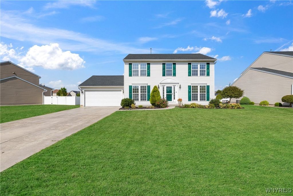 2466 King Fisher Lane, Wheatfield, NY 14304