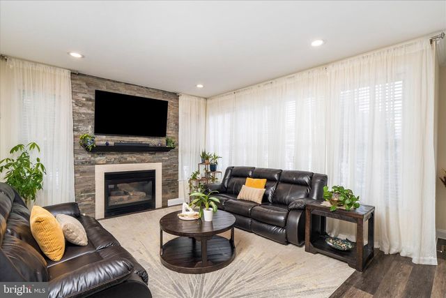 247 GARDEN PL, Robbinsville, NJ 08691