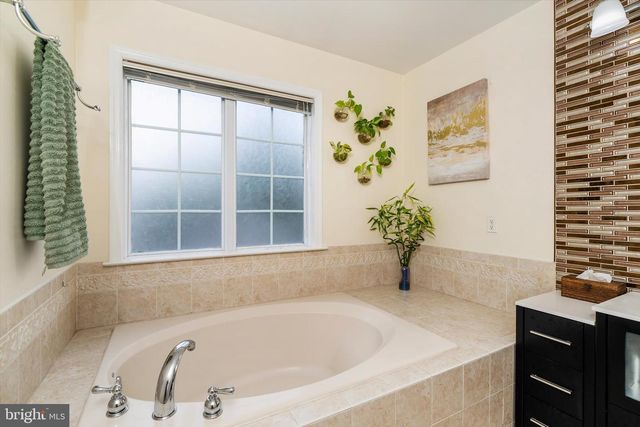 247 GARDEN PL, Robbinsville, NJ 08691