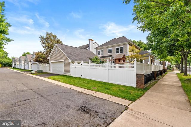 247 GARDEN PL, Robbinsville, NJ 08691