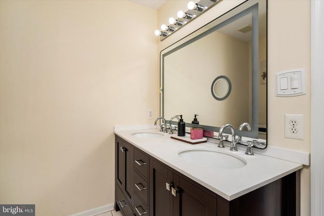 247 GARDEN PL, Robbinsville, NJ 08691