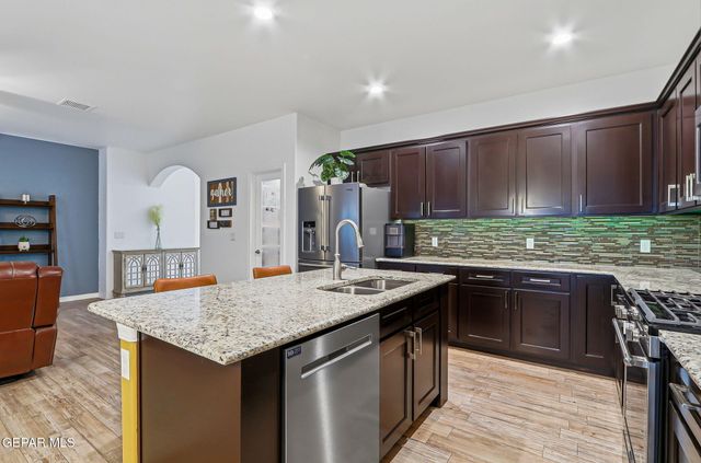 809 GOLD BEACH Drive, Canutillo, TX 79835