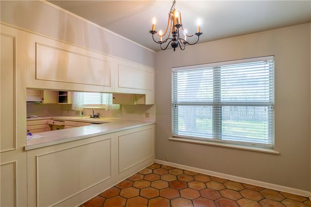 1307 Lincoln St, Alice, TX 78332