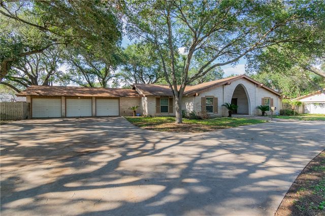 1307 Lincoln St, Alice, TX 78332
