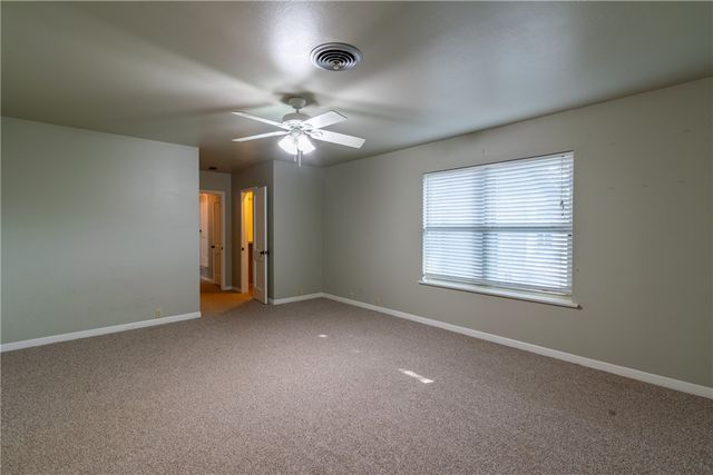 1307 Lincoln St, Alice, TX 78332