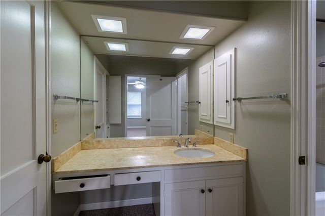 1307 Lincoln St, Alice, TX 78332