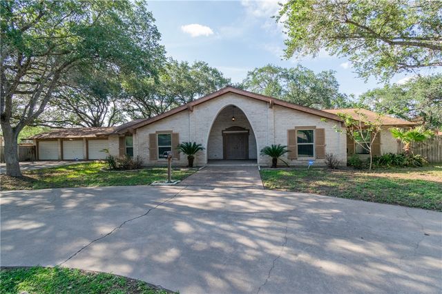 1307 Lincoln St, Alice, TX 78332