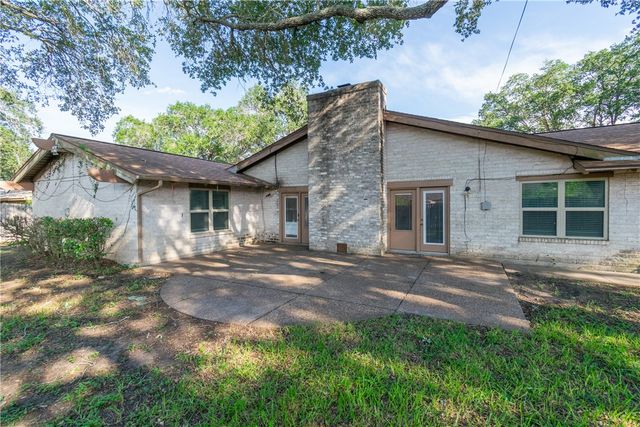 1307 Lincoln St, Alice, TX 78332