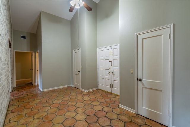 1307 Lincoln St, Alice, TX 78332