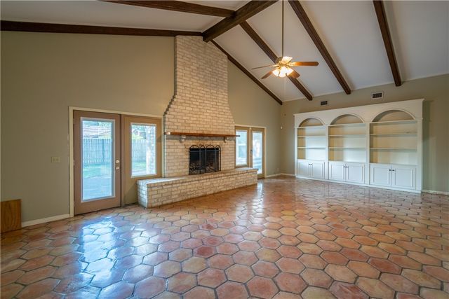 1307 Lincoln St, Alice, TX 78332