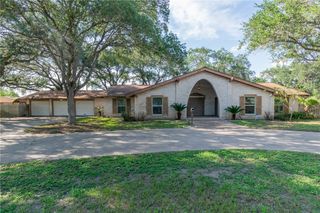 1307 Lincoln St, Alice, TX 78332