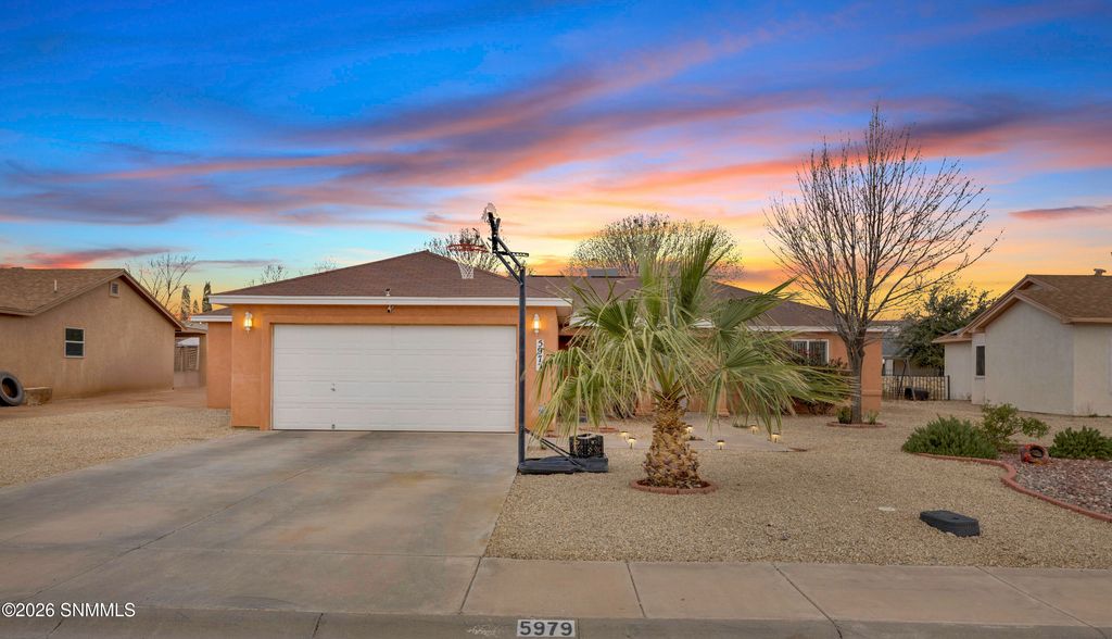5979 Moon View Drive, Las Cruces, NM 88012