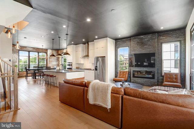 43404 FIFEVILLE SQ, Ashburn, VA 20148