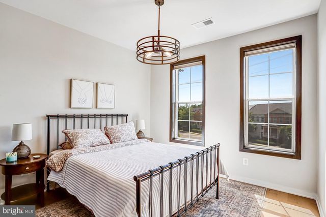 43404 FIFEVILLE SQ, Ashburn, VA 20148