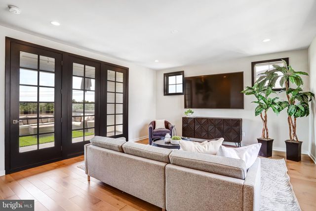 43404 FIFEVILLE SQ, Ashburn, VA 20148