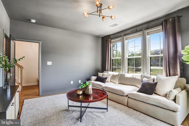 43404 FIFEVILLE SQ, Ashburn, VA 20148