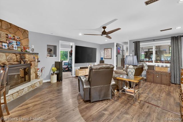 3937 Highcrest Drive, Brighton, MI 48116