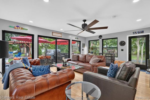 3937 Highcrest Drive, Brighton, MI 48116