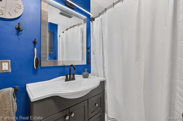 3937 Highcrest Drive, Brighton, MI 48116