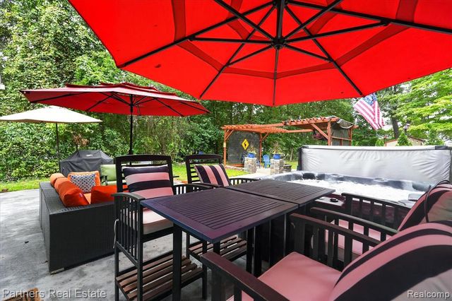 3937 Highcrest Drive, Brighton, MI 48116