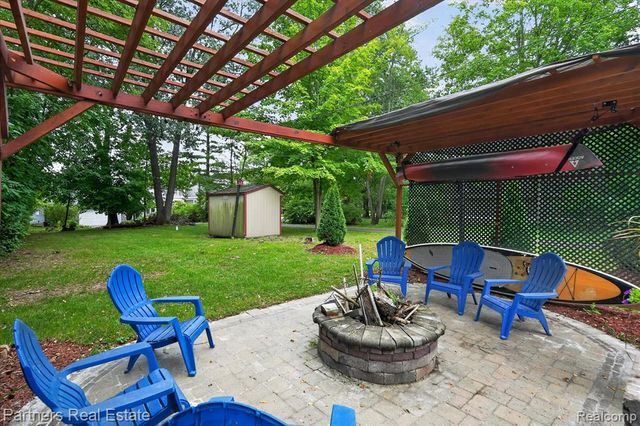 3937 Highcrest Drive, Brighton, MI 48116
