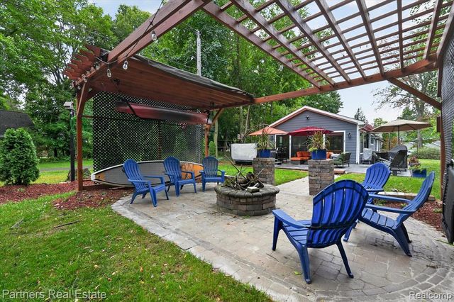 3937 Highcrest Drive, Brighton, MI 48116